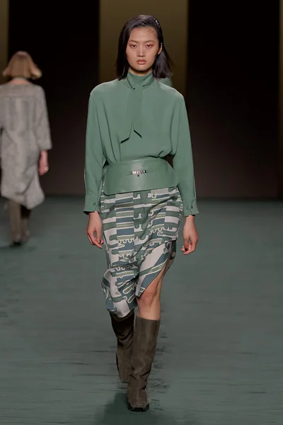 Look 25
